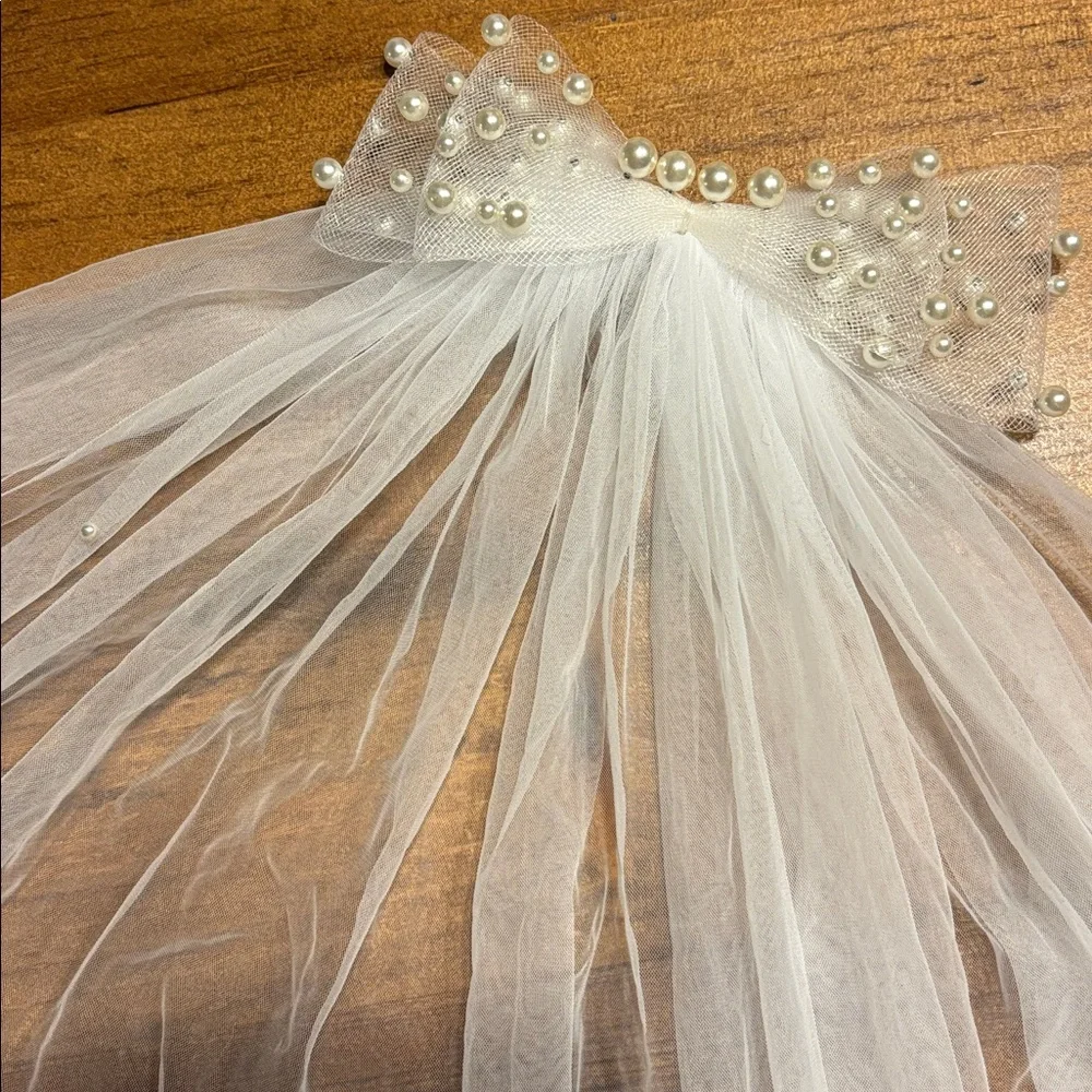 Wedding Veil with Pearl Bow - Picture 2 of 7